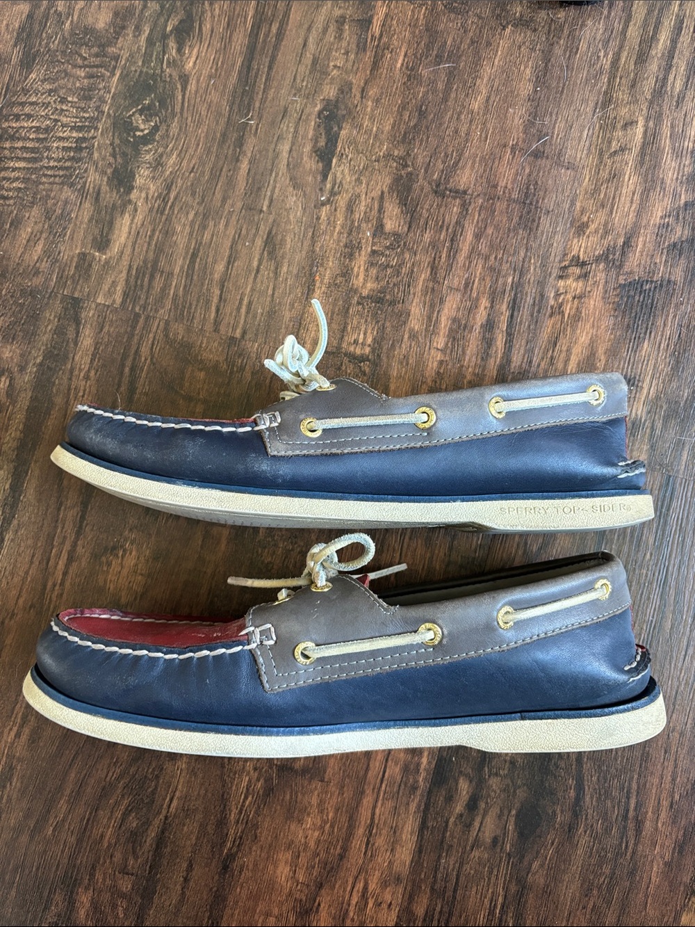Men's Sperry Top Sider Two-Tone Red & Navy Leather Boat Shoes - Picture 3 of 7